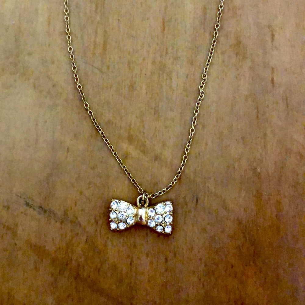 Bow necklace